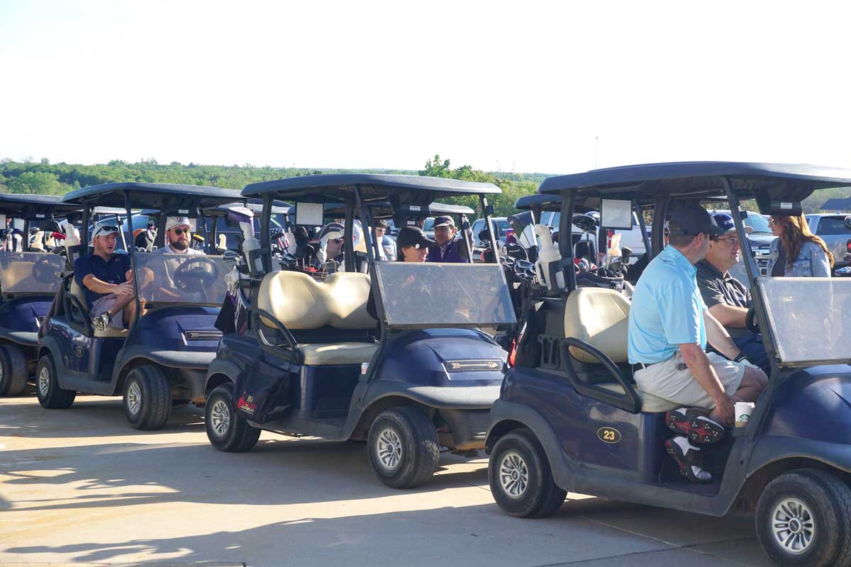 can champions tour players use golf carts